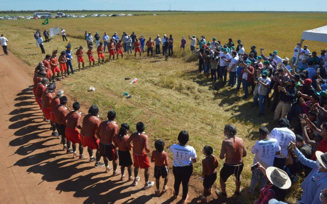 DE OLHO NOS RURALISTAS: Sem máscaras, presidente da Funai e líderes da Aprosoja aglomeram em terra indígena