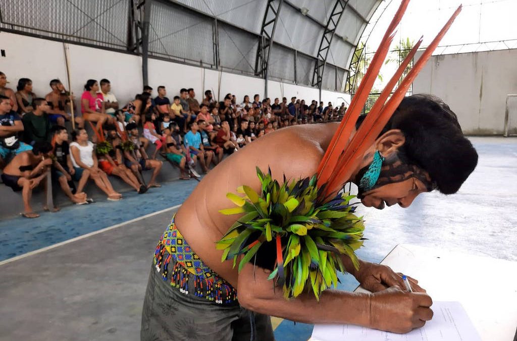 FOLHA DE S. PAULO: Bolsonaro prepara visita a comunidade yanomami, e líderes indígenas publicam carta de repúdio