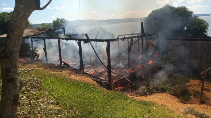 MOVIMENTO XINGU VIVO: Garimpeiros atacam e incendeiam aldeia de liderança Munduruku contrária ao garimpo no Tapajós (PA)