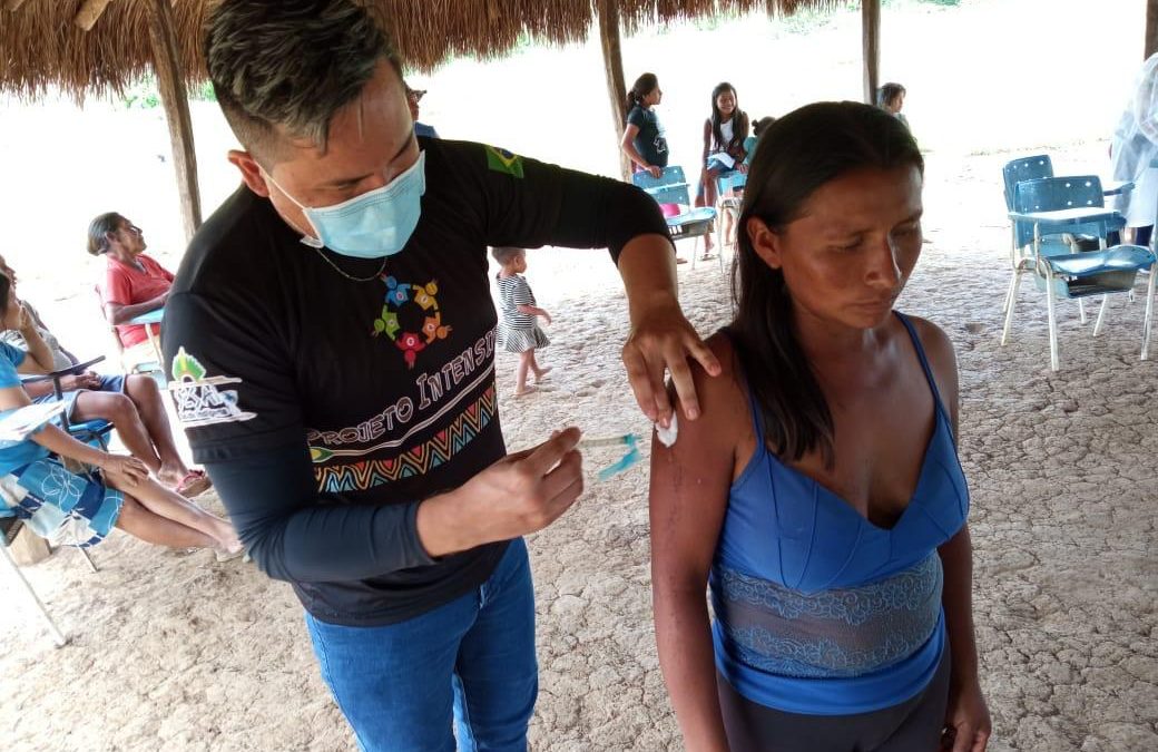 DEFESA: Defesa auxilia vacinação de indígenas em comunidades longínquas