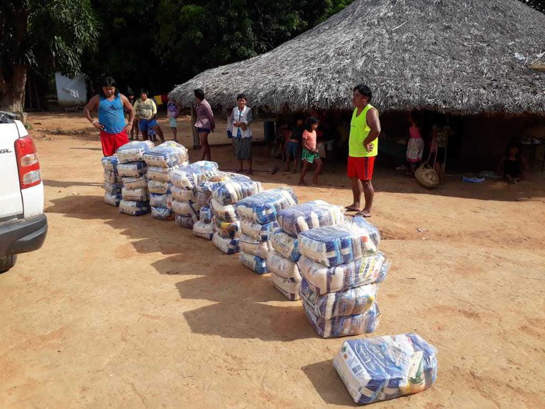 FUNAI: No Mato Grosso, etnia Xavante recebe nova remessas de cestas básicas da Funai