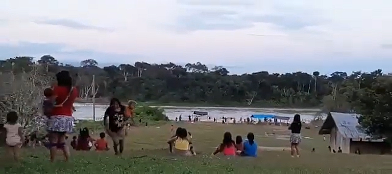 BRASIL DE FATO: Garimpeiros armados chegam de barco e atacam comunidade indígena em Roraima; assista