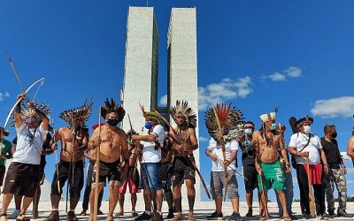 BRASIL DE FATO: Indígenas ocupam teto do Congresso Nacional contra PL que visa acabar com demarcações