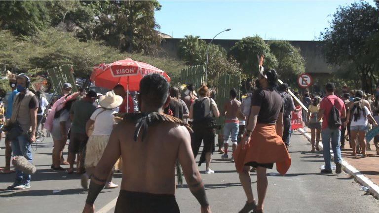 CÂMARA: Reunião da CCJ que analisaria proposta sobre terras indígenas é cancelada após confronto entre índios e polícia