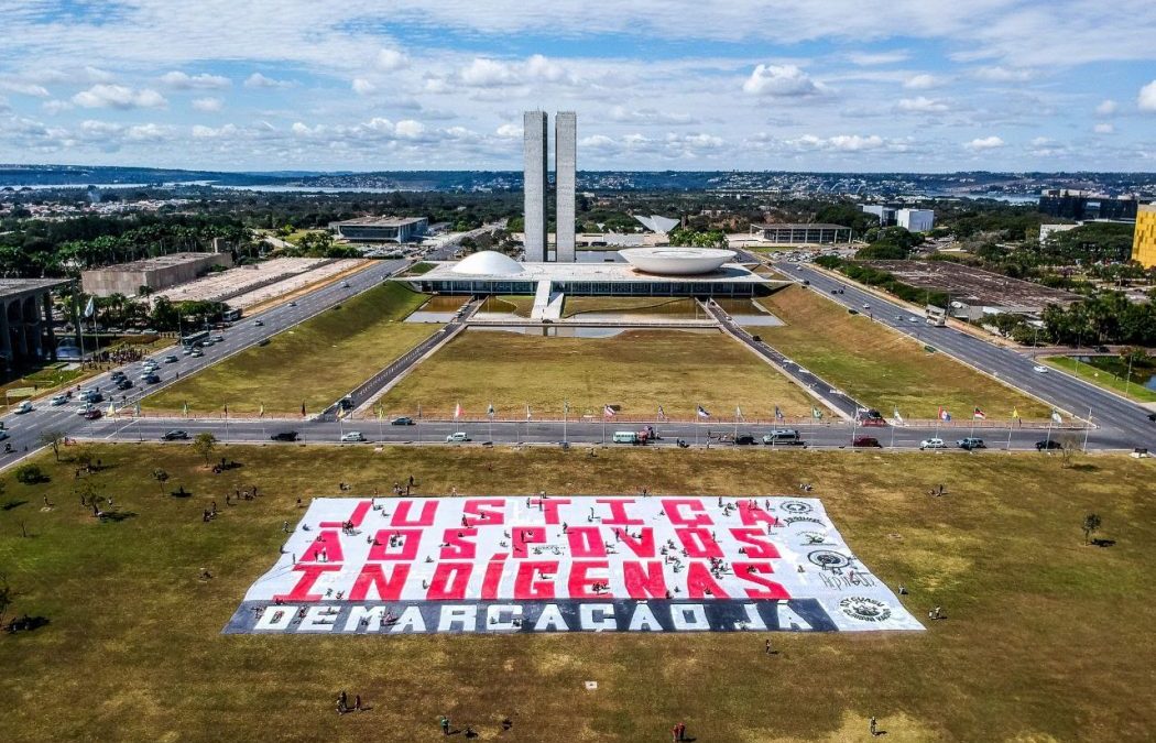 CIMI: Apib divulga manifesto do Levante Pela Terra, mobilização que reúne centenas de indígenas em Brasília