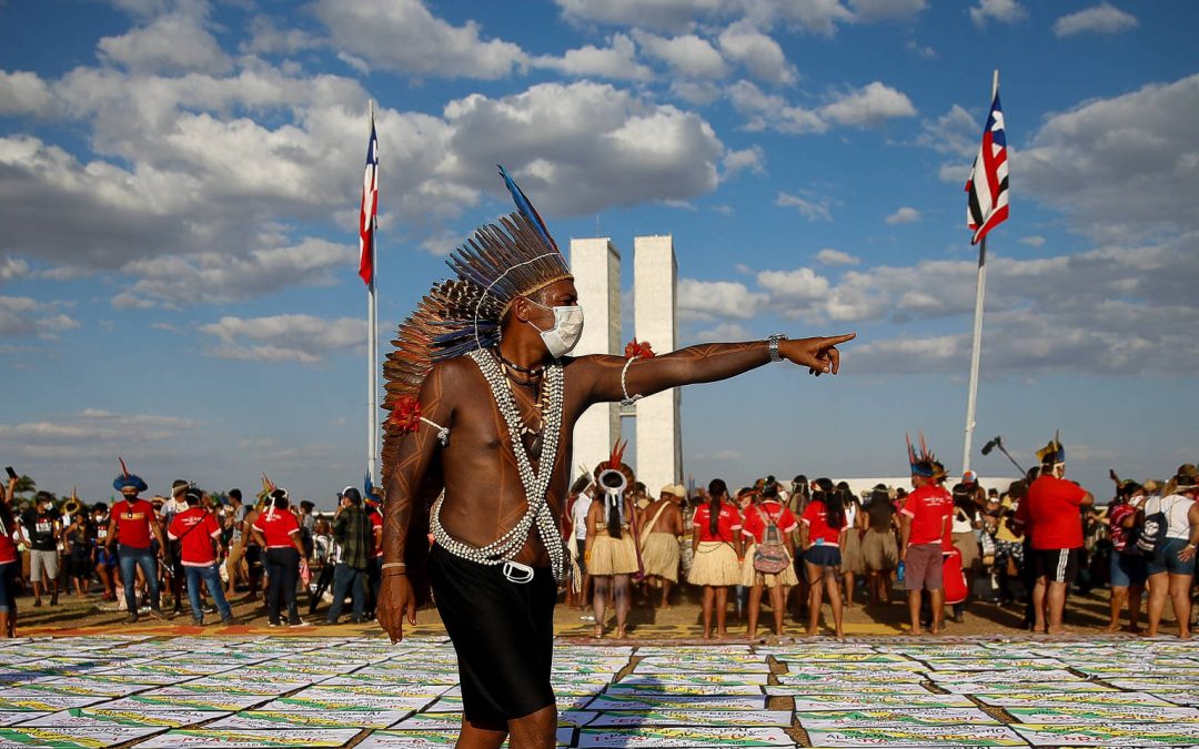 FOLHA DE S. PAULO: Extrema direita global é maior ameaça a direitos indígenas, diz professor e líder sioux