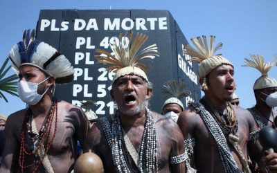 CIMI: Em ato simbólico, povos indígenas denunciam agenda anti-indígena do governo federal e do Congresso