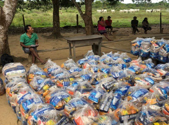 FUNAI: No Amazonas, Funai distribui mais 2,4 mil cestas básicas a comunidades indígenas