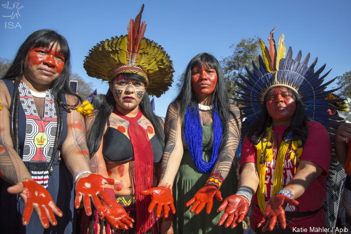 ISA: Organizações de mulheres indígenas exigem justiça pela morte de jovens vítimas de feminicídio