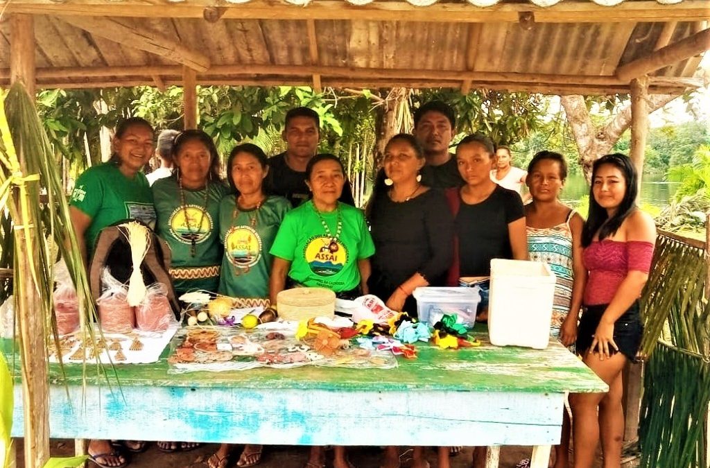 FOIRN: Exposição de artesanatos da Amiarn fortalece empreendedorismo das mulheres indígenas