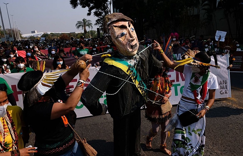 BRASIL DE FATO: Mulheres indígenas ocupam Brasília em marcha histórica; STF retoma julgamento