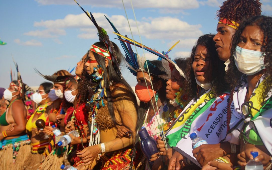 COMIN: Primavera Indígena: Mulheres indígenas ocupam Brasília para reflorestar mentes