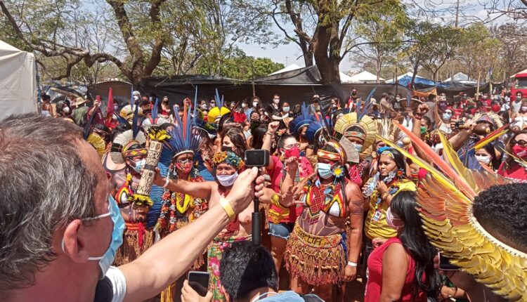 CONGRESSO EM FOCO: Indígenas evitam protestos e mantêm acampamento contra marco temporal