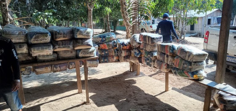 FUNAI: Funai entrega mais de 2 mil cestas básicas a indígenas da região de Lábrea (AM)