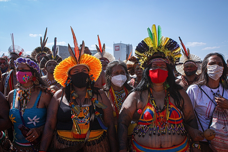 BRASIL DE FATO: Invasões de terras e assassinatos de indígenas aumentam durante a pandemia, mostra relatório