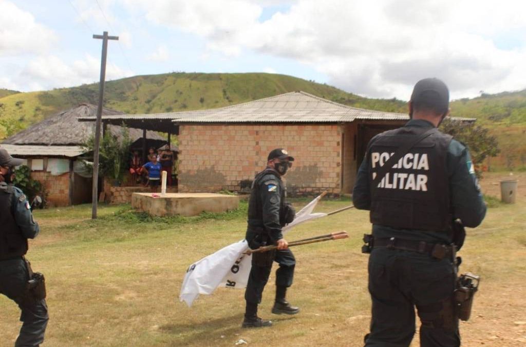 FOLHA DE SÃO PAULO: Seis indígenas são feridos em ação da PM-RR para destruir posto de combate a garimpo