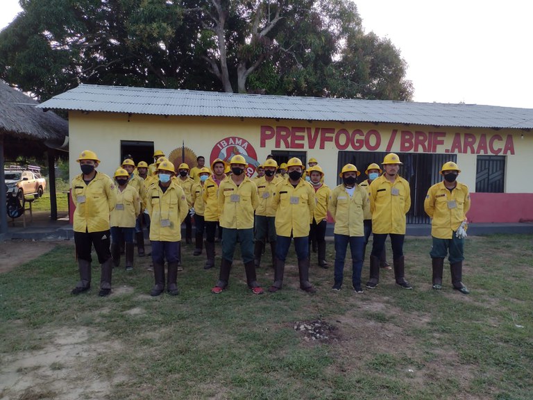 FUNAI: Funai e Ibama levam curso de formação de brigada de incêndio para indígenas de Roraima