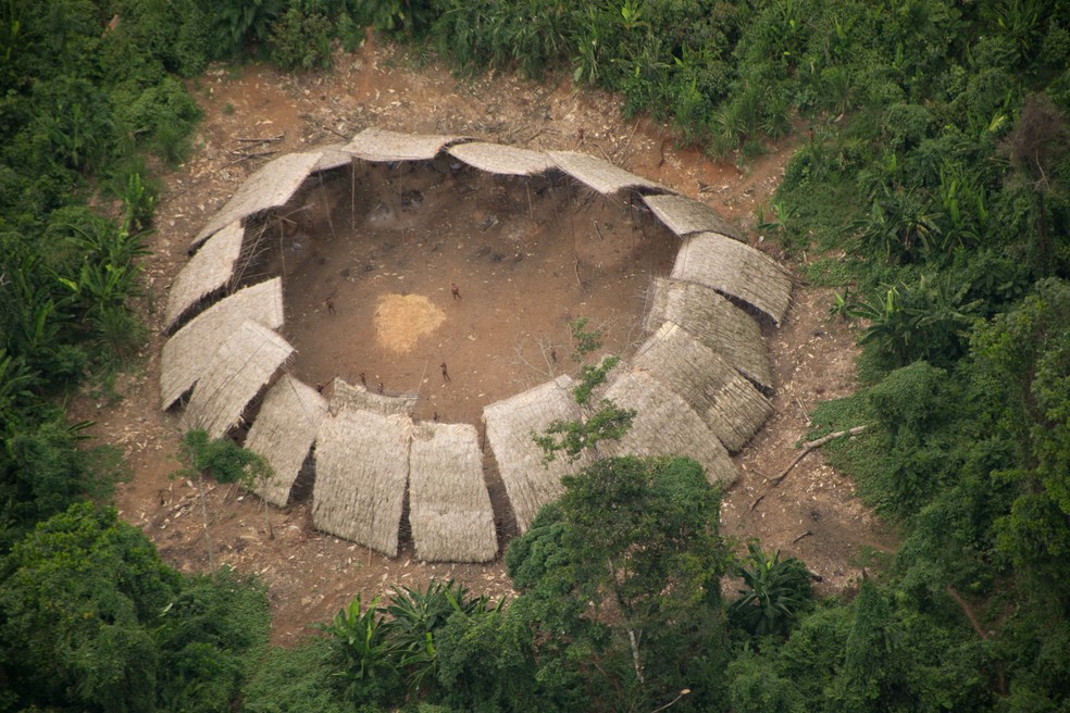 APIB: Dois indígenas isolados são mortos a tiros por garimpeiros na Terra Yanomami
