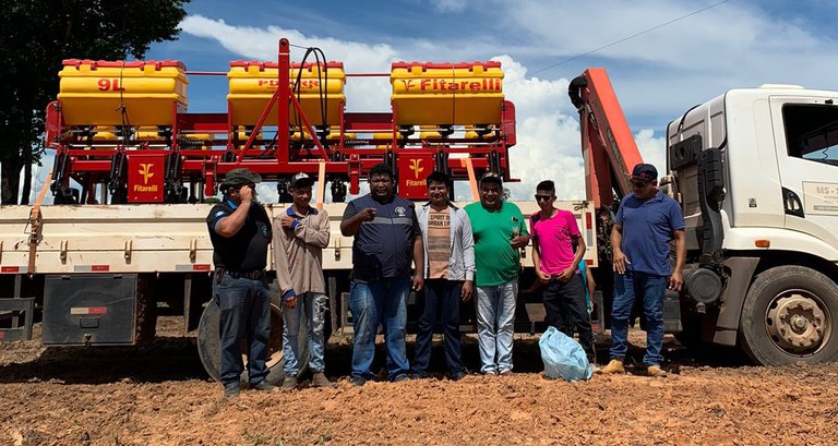FUNAI: No Mato Grosso, indígenas da etnia Umutina recebem plantadeira adquirida pela Funai