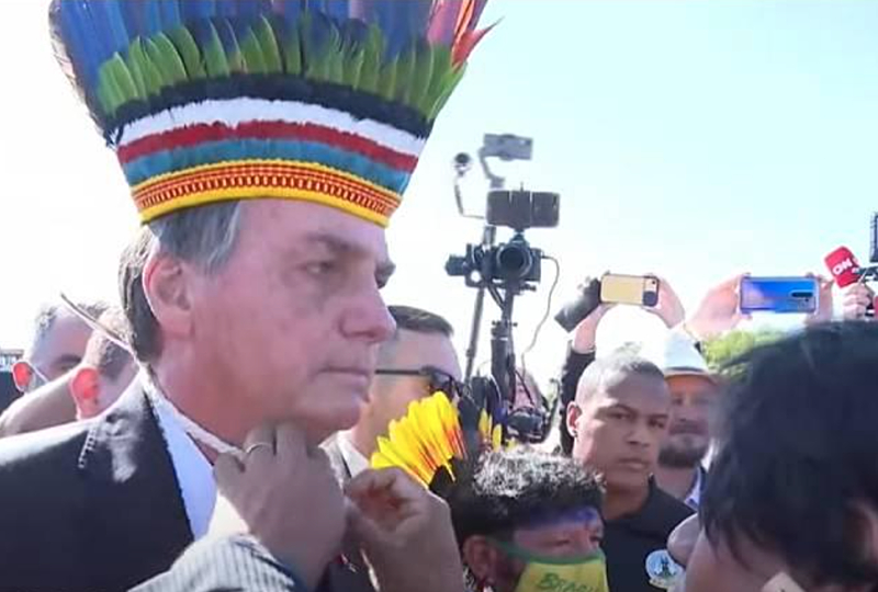 BRASIL DE FATO: Mérito indigenista? Bolsonaro e dez ministros ganham medalha do Ministério da Justiça