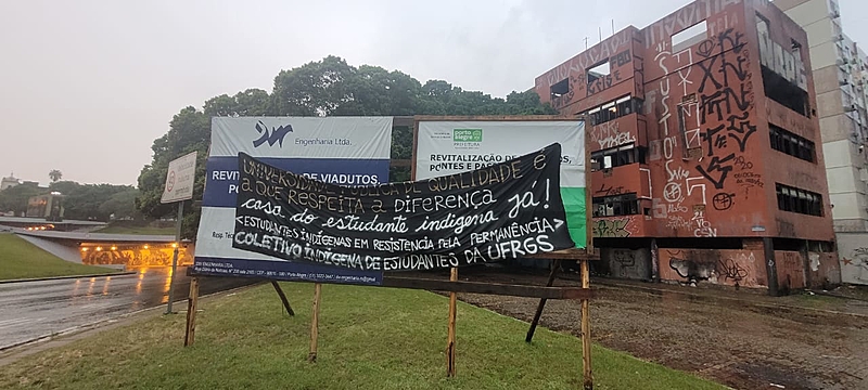 BRASIL DE FATO: Estudantes indígenas ocupam prédio e cobram que UFRGS construa Casa do Estudante Indígena no RS