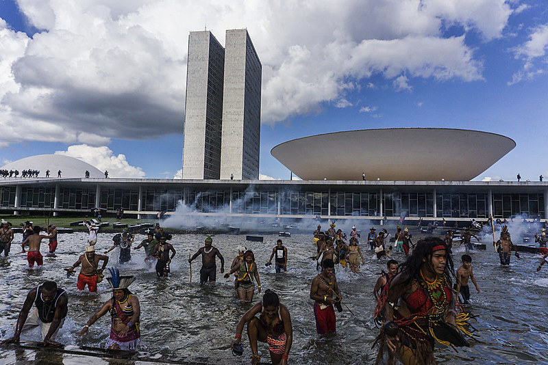 BRASIL DE FATO: Maior mobilização indígena do país, Acampamento Terra Livre mira contra os “projetos de morte”