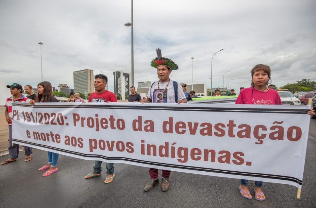 DE OLHO NOS RURALISTAS: Ruralistas deram 54% dos votos que aprovaram urgência na mineração em terras indígenas