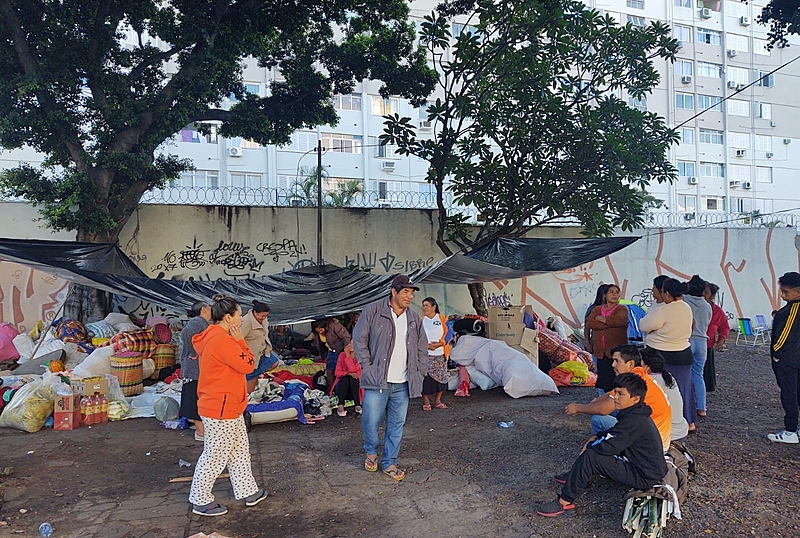 BRASIL DE FATO: Indígenas seguem acampados próximo a prédio abandonado da Prefeitura de Porto Alegre