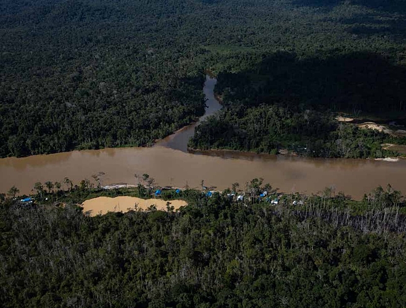 BRASIL DE FATO: Garimpeiros estupram e matam indígena Yanomami de 12 anos, denuncia liderança
