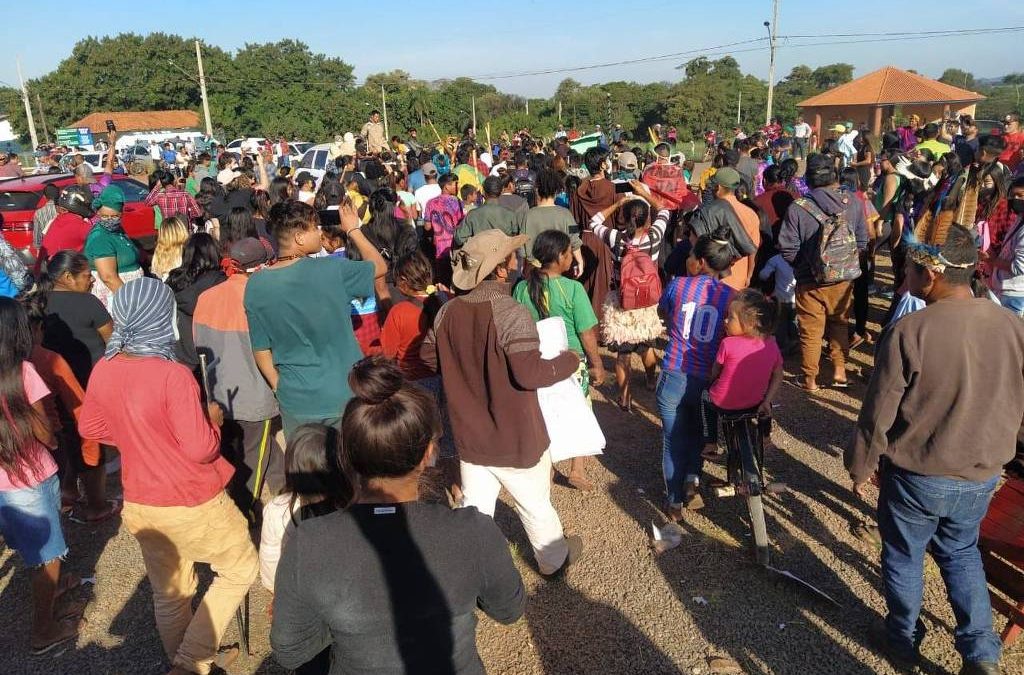 FOLHA DE SÃO PAULO: Indígena morto em confronto com PMs é sepultado em Mato Grosso do Sul