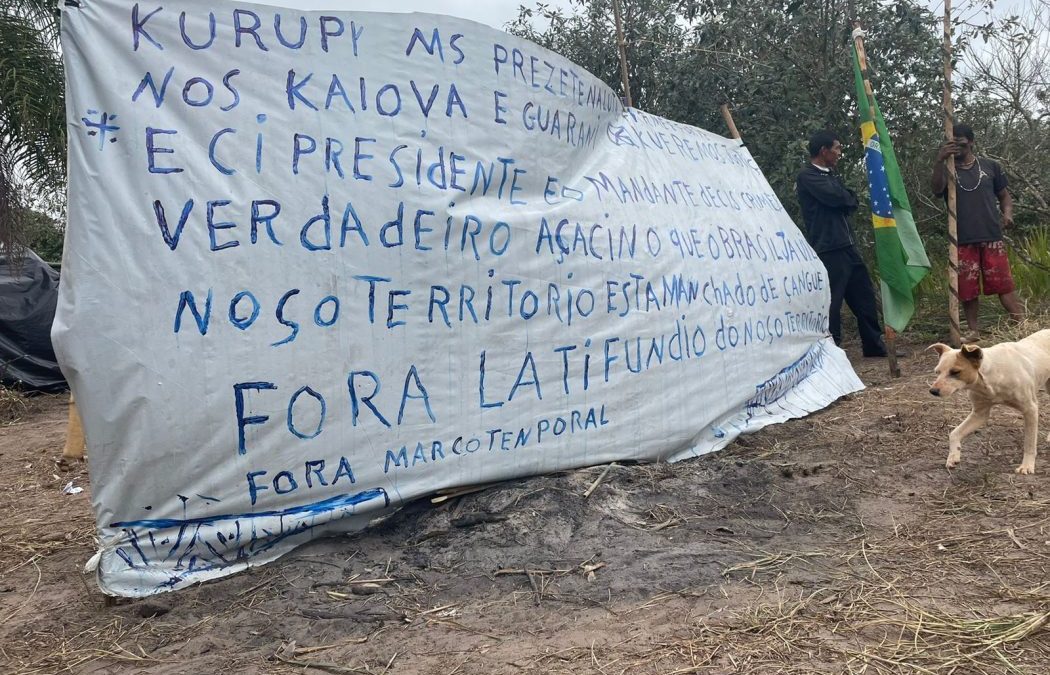 CIMI: Mesmo sob pressão de policiais e fazendeiros, indígenas Guarani e Kaiowá resistem e retomam seus territórios ancestrais