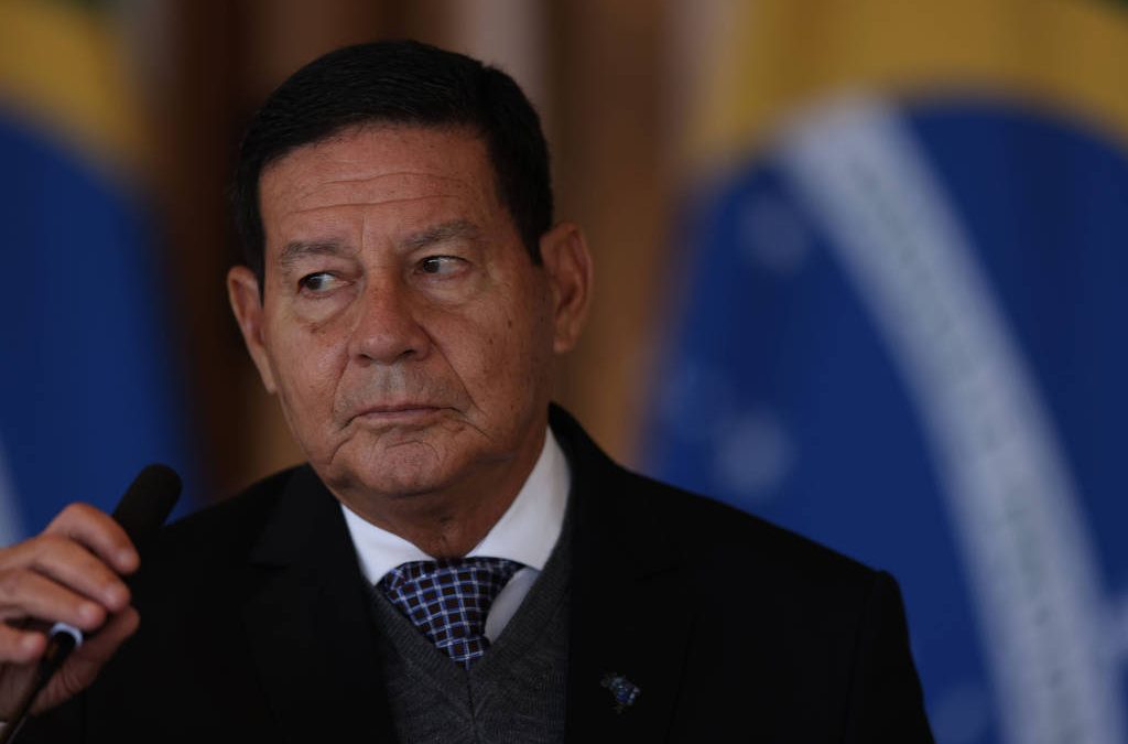 FOLHA DE SÃO PAULO:  Mourão se declara branco ao TSE quatro anos após se declarar indígena