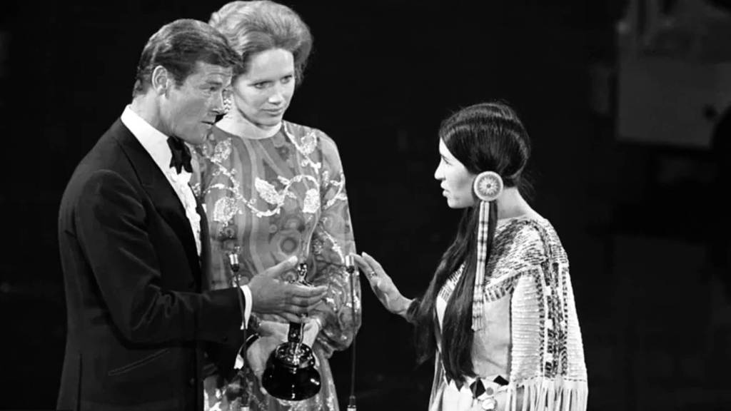 FOLHA DE SÃO PAULO: Oscar: O pedido de desculpas da Academia de Hollywood a atriz indígena após 50 anos de discurso por Marlon Brando