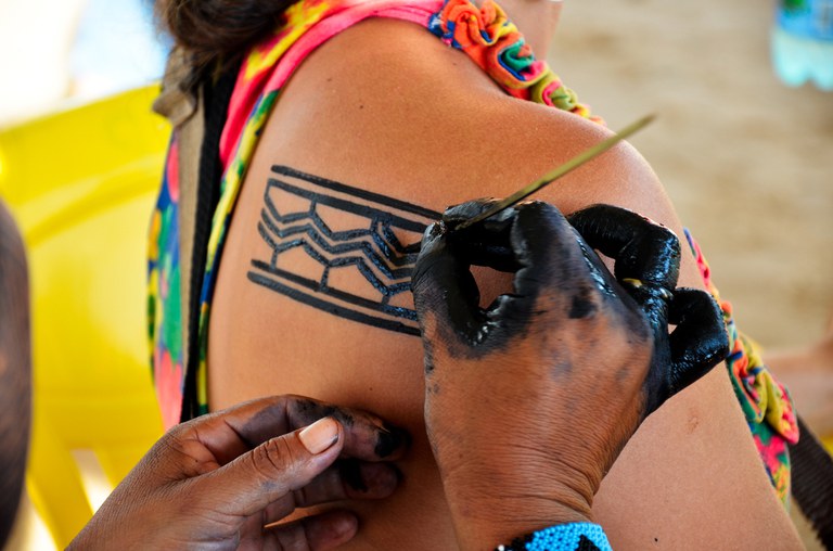 FUNAI: Pinturas corporais indígenas carregam marcas de identidade cultural