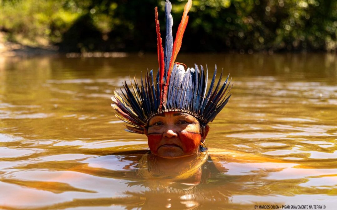 AMAZÔNIA REAL: “Pisar Suavemente na Terra” aponta novas formas de caminhar pelo mundo
