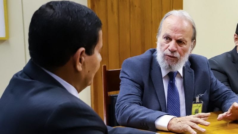 DE OLHO NOS RURALISTAS: Mourão recebia responsável por invasões na TI Yanomami em seu gabinete