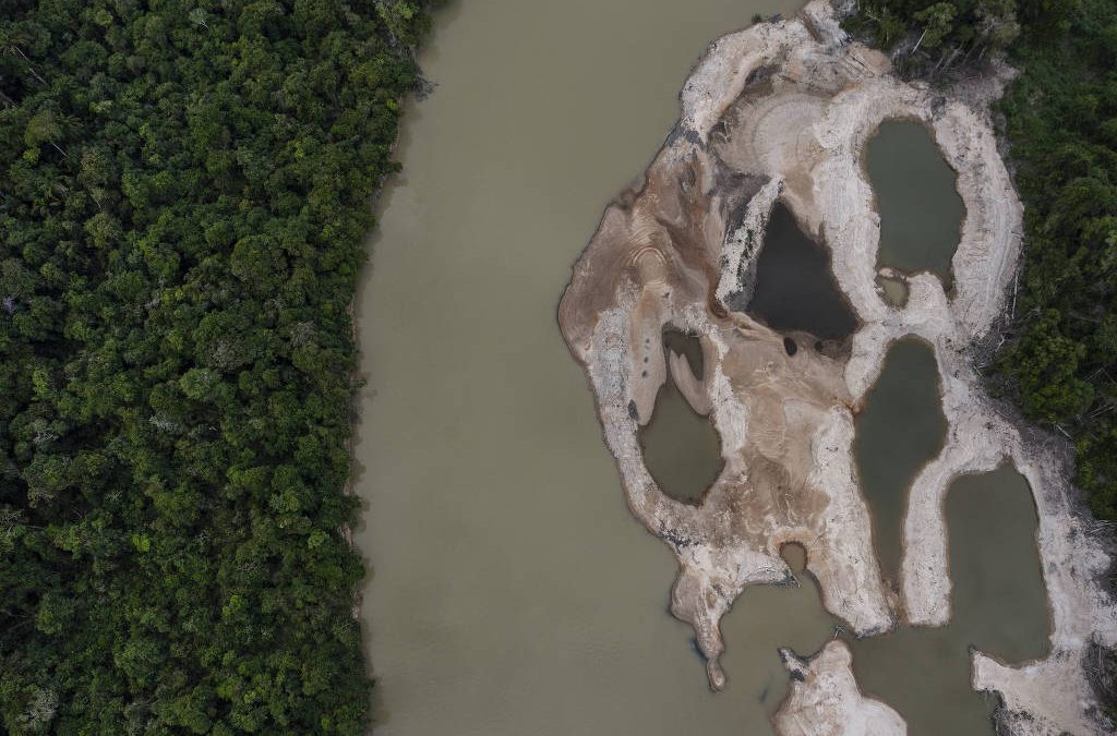 FOLHA DE S. PAULO: Mineradoras cobram medidas do governo contra garimpo ilegal em território yanomami