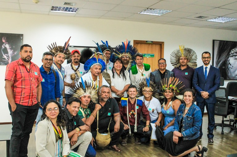 FUNAI: Joenia Wapichana recebe demandas de indígenas de Pernambuco