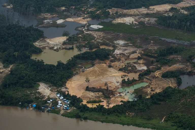 CÂMARA DOS DEPUTADOS: Projeto prevê punição para mineração ilegal em terras indígenas