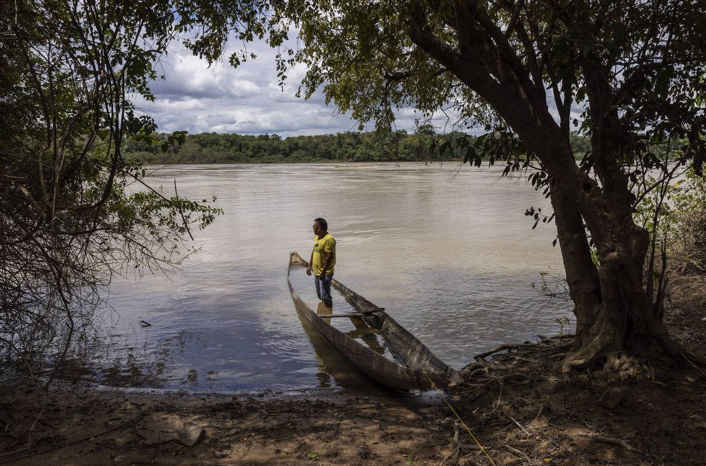 FOLHA DE SÃO PAULO: Garimpo no território yanomami leva invasores e malária à terra de macuxis