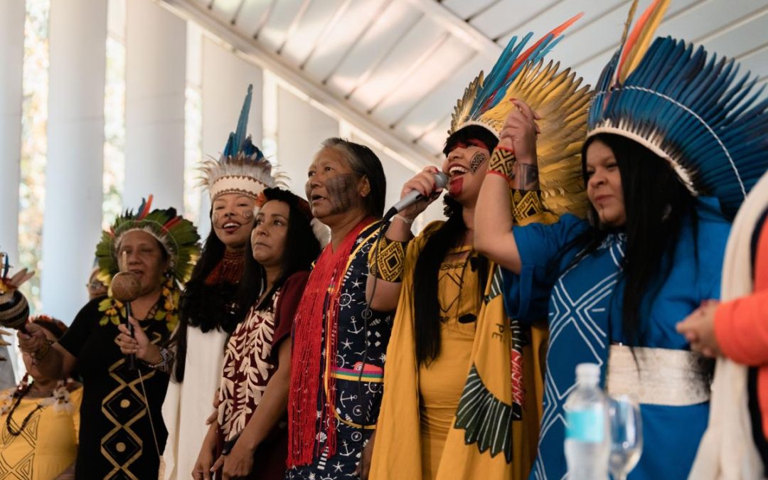 ISA: “Nós somos o arco e vocês, as flechas”: mulheres indígenas celebram Célia Xakriabá e Sonia Guajajara em posse ancestral