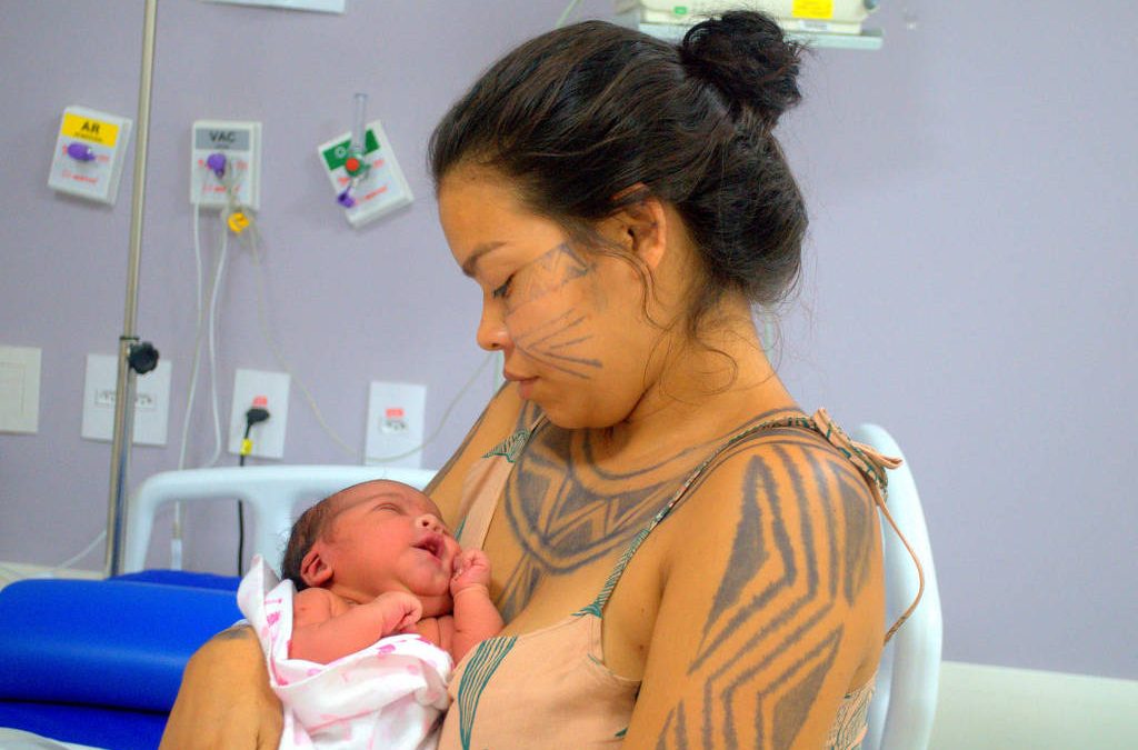 FOLHA DE S. PAULO: Maternidade da BA faz parto de indígena na água, com mãe e avó por perto