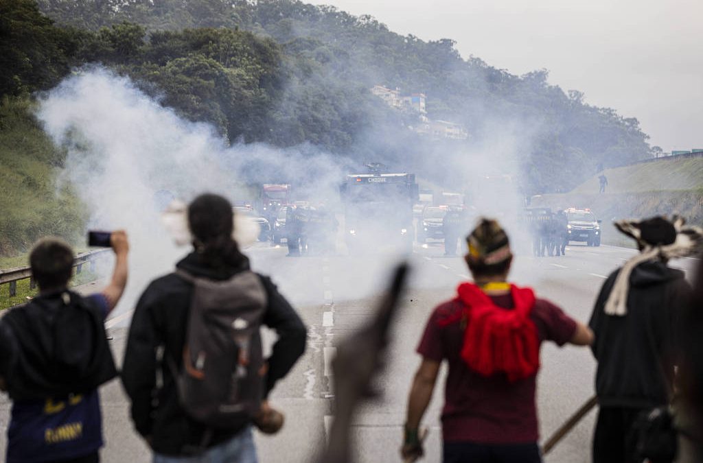 FOLHA DE SÃO PAULO: Deputado pede esclarecimentos sobre uso de gás e balas de borracha contra protesto indígena