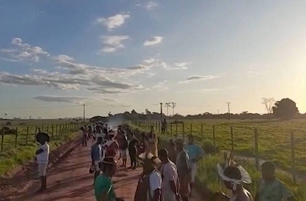FOLHA DE SÃO PAULO: Indígena é baleado após invasão de fazenda na Bahia