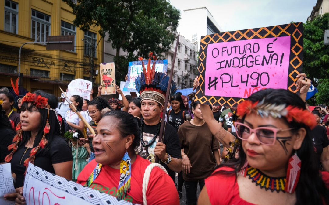 AMAZÔNIA REAL: Câmara aprova marco temporal em dia de protestos indígenas no país