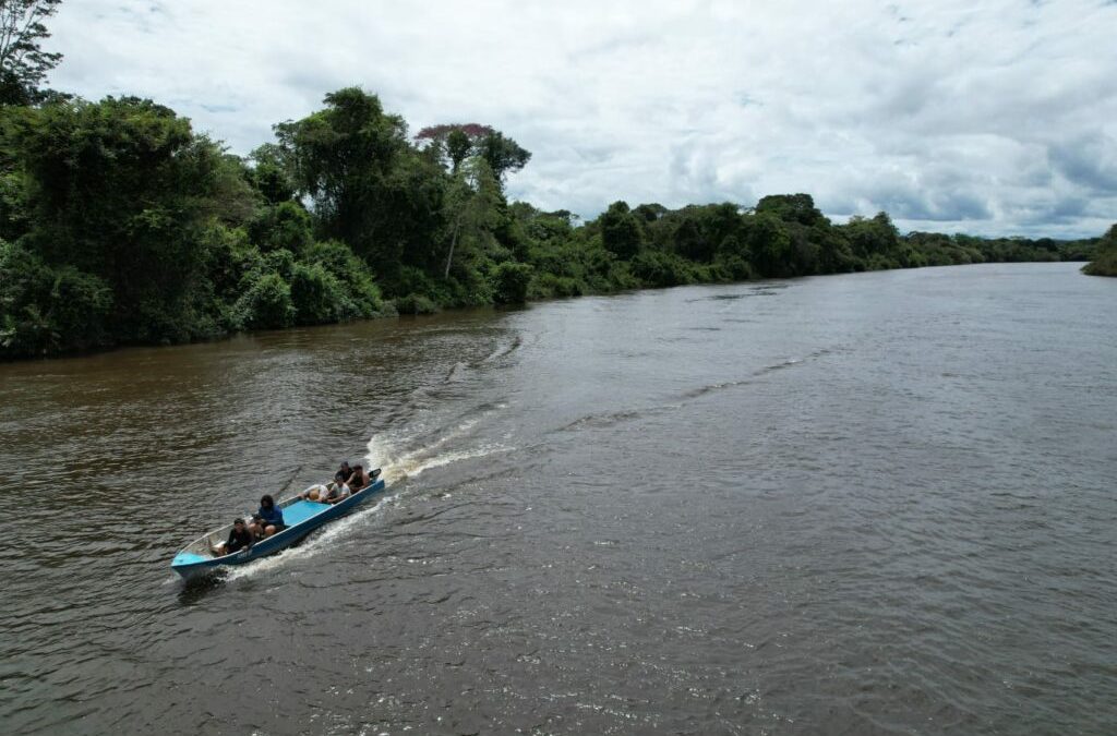 IEPÉ: POVOS INDÍGENAS NAVEGAM COM A PRIMEIRA CANOA SOLAR NOS RIOS DO TUMUCUMAQUE