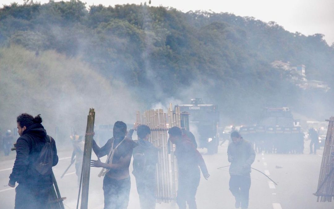 CTI: Nota: Indígenas do povo Guarani são reprimidos pela PM de São Paulo em ato contra o PL 490 na rodovia dos Bandeirantes
