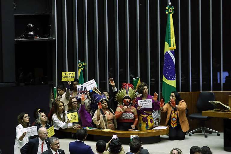 GREENPEACE: Deputados aprovam projeto de lei que ataca os povos indígenasGREENPEACE:
