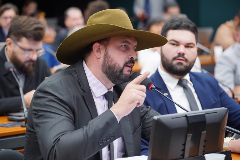 CÂMARA: Comissão debate autonomia indígena para produzir na própria terra