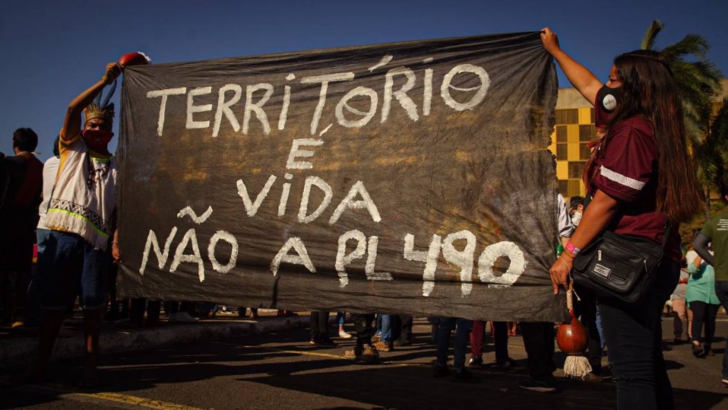 APIB: PL 490 e MP 1154 representam retrocesso para os direitos dos povos indígenas e para a preservação dos biomas brasileiros, afirmam lideranças da Apib